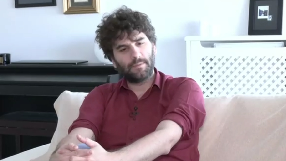 Κωνσταντίνος Χαρδαβέλλας: «Ο πατέρας μου ήταν πολύ τρυφερός, δεν ήταν στερεοτυπικά αυστηρός πατέρας»