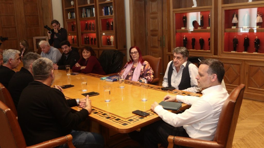 Συνάντηση Χάρη Δούκα με το προεδρείο της ΠΟΕ-ΟΤΑ