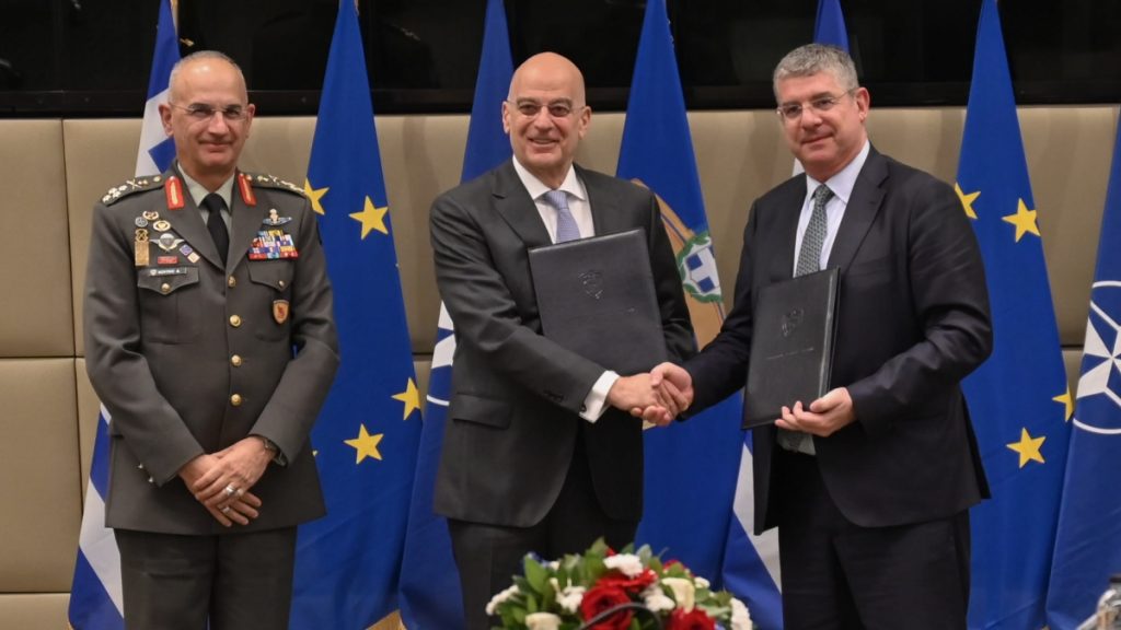 ΥΠΕΘΑ: Συμφωνία με την ΕΤΕπ για την ενεργειακή αναβάθμιση 40 στρατοπέδων