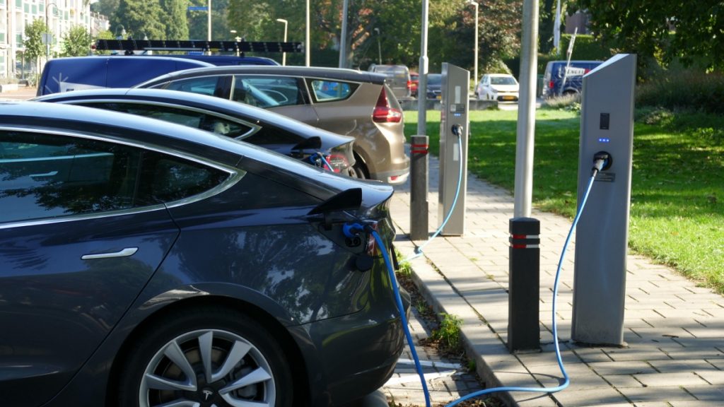 Αυτοκίνητο: Στα 5,9 λ./100 χλμ η πραγματική κατανάλωση των plug-in υβριδικών στην Ευρώπη