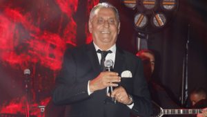 Ζαφείρης Μελάς σε θαμώνες στο κέντρο που τραγουδάει: «Ένα μεγάλο συγγνώμη δεν μπορώ να συνεχίσω…» (vid)