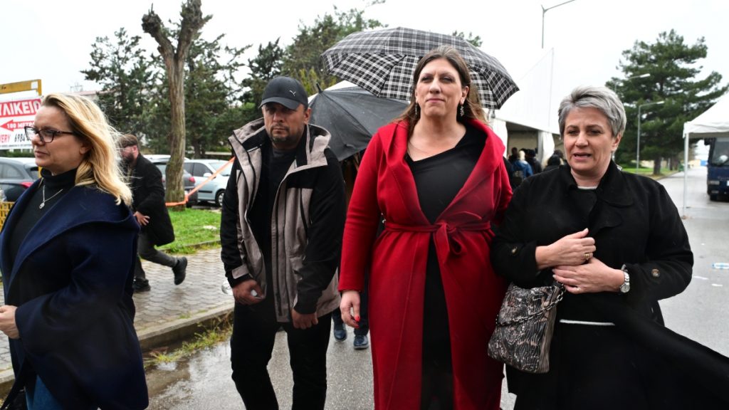 Δίκη για Τέμπη: Αντιπαράθεση μεταξύ της Κωνσταντοπούλου και της προέδρου – Το νέο αίτημα των συγγενών