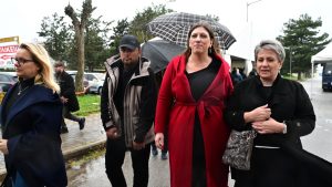 Δίκη για Τέμπη: Αντιπαράθεση μεταξύ της Κωνσταντοπούλου και της προέδρου – Το νέο αίτημα των συγγενών