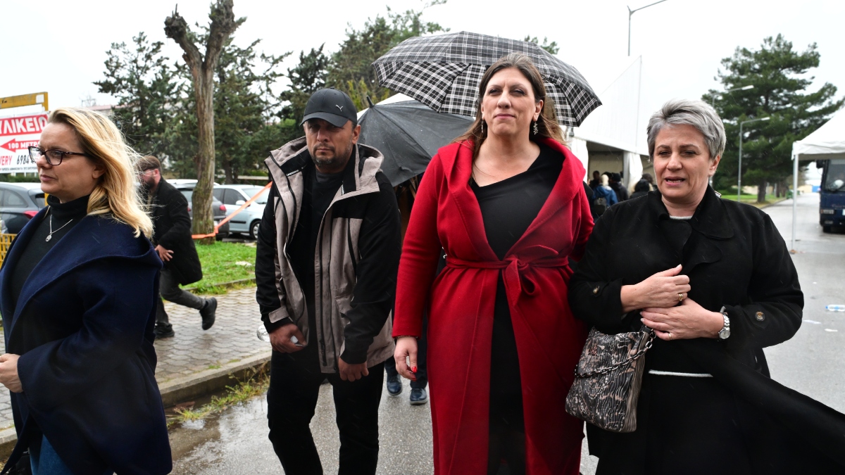 Δίκη για Τέμπη: Αντιπαράθεση μεταξύ της Κωνσταντοπούλου και της προέδρου – Το νέο αίτημα των συγγενών