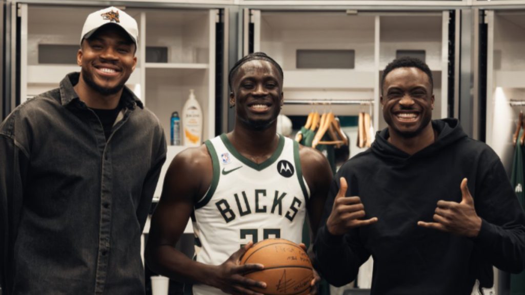 Αποτελέσματα ΝΒΑ: Ιστορία έγραψαν τα αδέρφια Αντετοκούνμπο στην νίκη των Μπακς επί των Μάβερικς