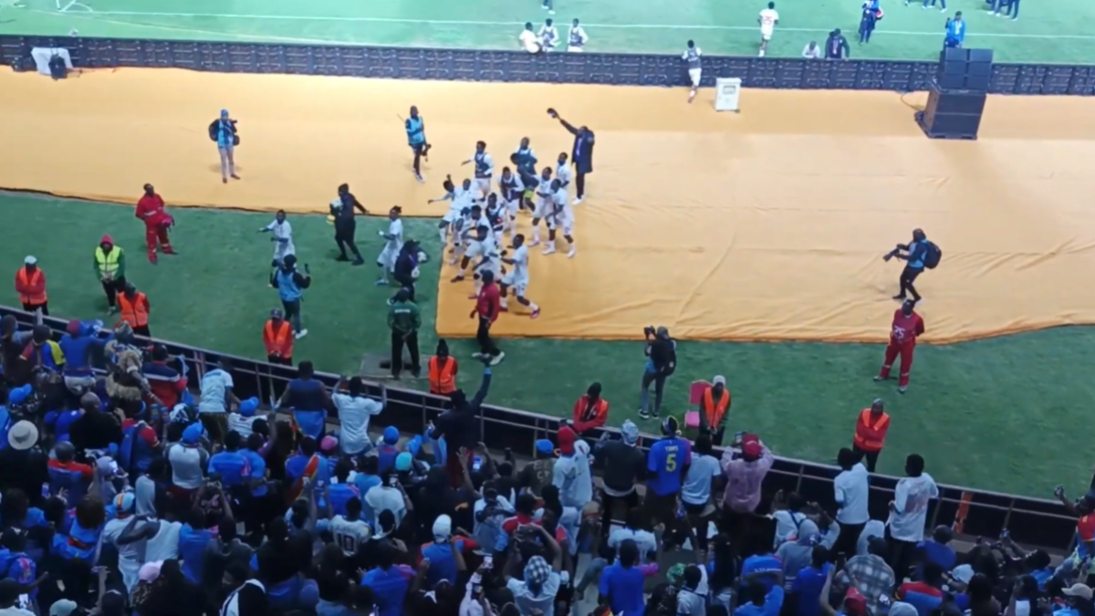 Απίθανες σκηνές στο Κονγκό: Χιλιάδες οπαδοί στους δρόμους για την πρόκριση στο Μουντιάλ (βίντεο)