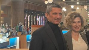 Ξέσπασμα από την σύζυγο του Ραζβάν Λουτσέσκου: «Εγώ και η κόρη μου καταλήξαμε να κρυβόμαστε κάτω από τα καθίσματα»