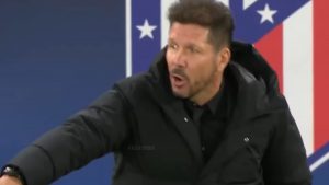 Ντιέγκο Σιμεόνε: Η προκλητική χειρονομία προς τους οπαδούς της Μπαρτσελόνα που έφερε αντιδράσεις (βίντεο)