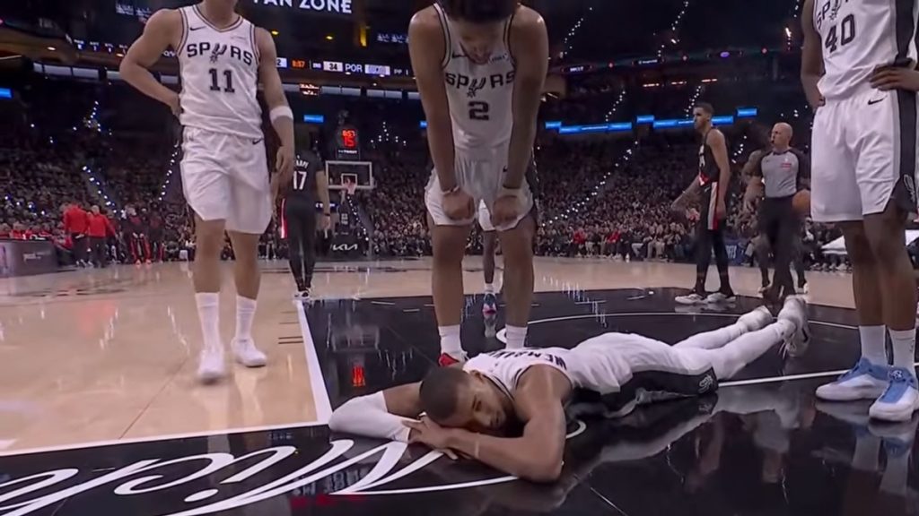 ΝΒΑ play-offs: «Τρομακτικός» τραυματισμός του Ουεμπανιάμα στην ήττα των Σπερς από τους Μπλέιζερς (βίντεο)