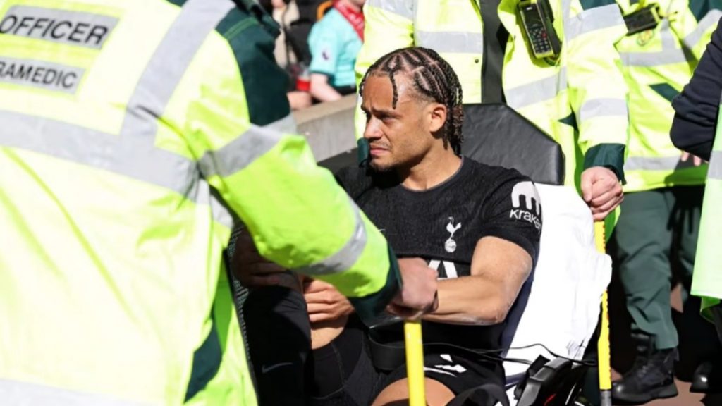 Σοκ στην Τότεναμ: Ο Τσάβι Σίμονς υπέστη ρήξη χιαστού – Χάνει το Μουντιάλ 2026