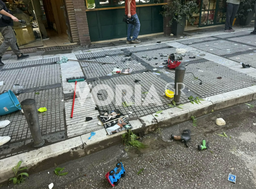 Θεσσαλονίκη: «Είχα ειδοποιήσει τη νταντά», υποστήριξε η μητέρα του 5χρονου που πετούσε πράγματα από το μπαλκόνι