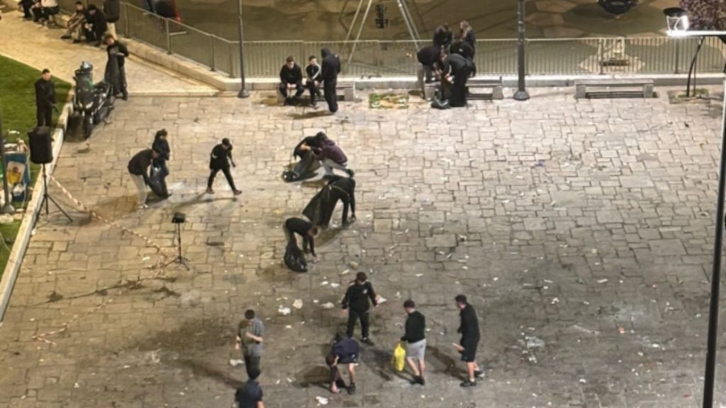 ΠΑΟΚ: Παρά τον χαμένο τελικό με την Μπιλμπαό καθάρισαν την πλατεία Ναυαρίνου (φωτογραφίες)