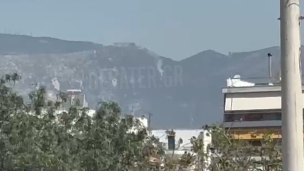 Φωτιά στην Πάρνηθα, στη “μάχη” και 4 αεροσκάφη – Κλειστός ο δρόμος από το τελεφερίκ (βίντεο)