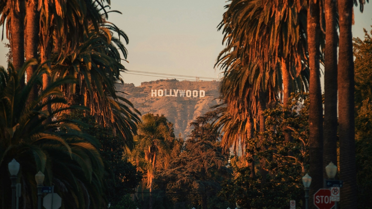 Αυξάνονται οι αστέρες του Χόλιγουντ που αντιδρούν στη συγχώνευση της Paramount και της Warner Bros