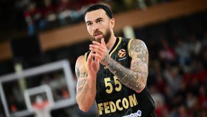 Mundo Deportivo: Ο Μάικ Τζέιμς θα παίξει για την Μπαρτσελόνα παρά την αποχώρηση του Πασκουάλ