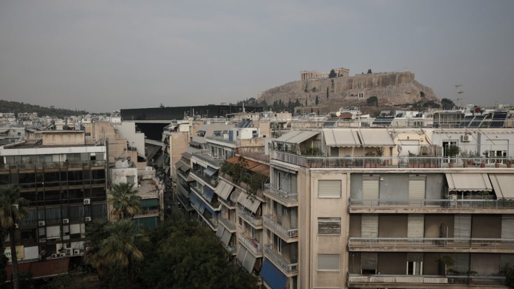 Oι πιθανές αιτίες για τη μυστηριώδη οσμή που πλημμύρισε την Αθήνα – Η ανάρτηση του Κολυδά