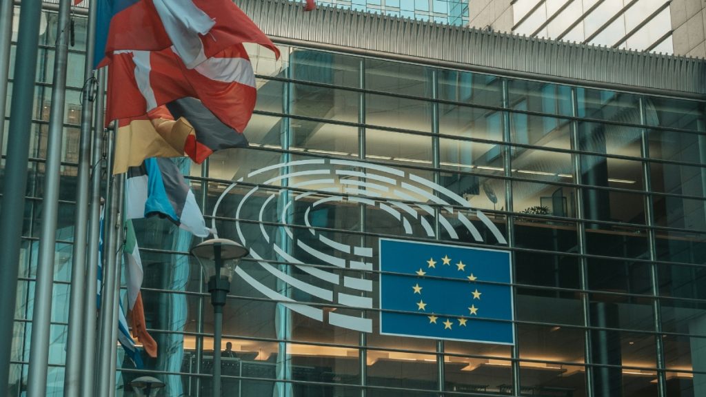 Κομισιόν για δασμούς Τραμπ: “Όταν υπογράφεις μια συμφωνία με την ΕΕ, ξέρεις τι θα πάρεις”