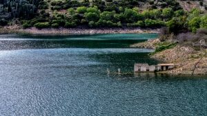 Τι συμβαίνει με τα αποθέματα νερού; Νέες εικόνες από τη λίμνη του Μόρνου