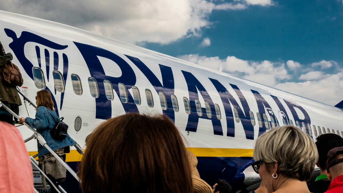 Η Ryanair ανακοίνωσε στους εργαζομένους ότι κλείνει τη βάση στη Θεσσαλονίκη – Πιθανή “μερική” επιστροφή στο μέλλον