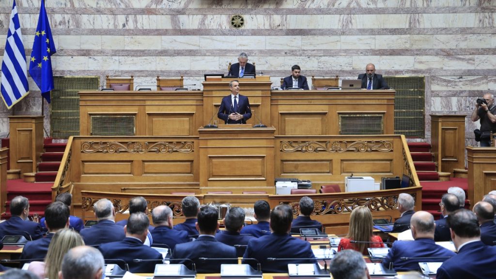 Μητσοτάκης στην ΚΟ της ΝΔ: “Όλοι οι βουλευτές στα ψηφοδέλτια, αν δεν υπάρχουν τελεσίδικες αποφάσεις – Είμαστε μια γροθιά”