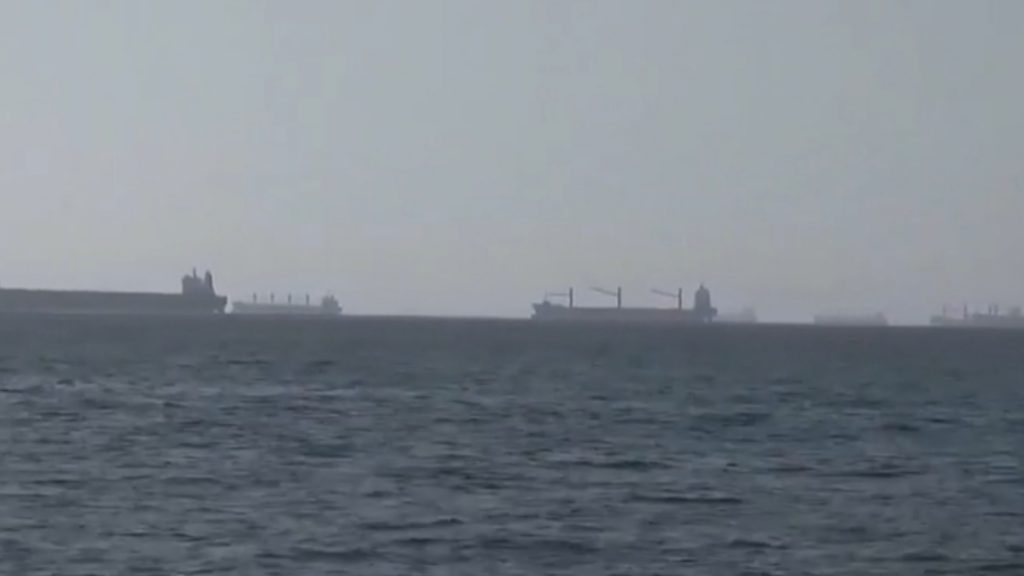 ΗΠΑ και Ιράν αντάλλαξαν πυρά στο Ορμούζ – Ο Τραμπ απειλεί ξανά την Τεχεράνη, αλλά επιμένει ότι ισχύει η εκεχειρία