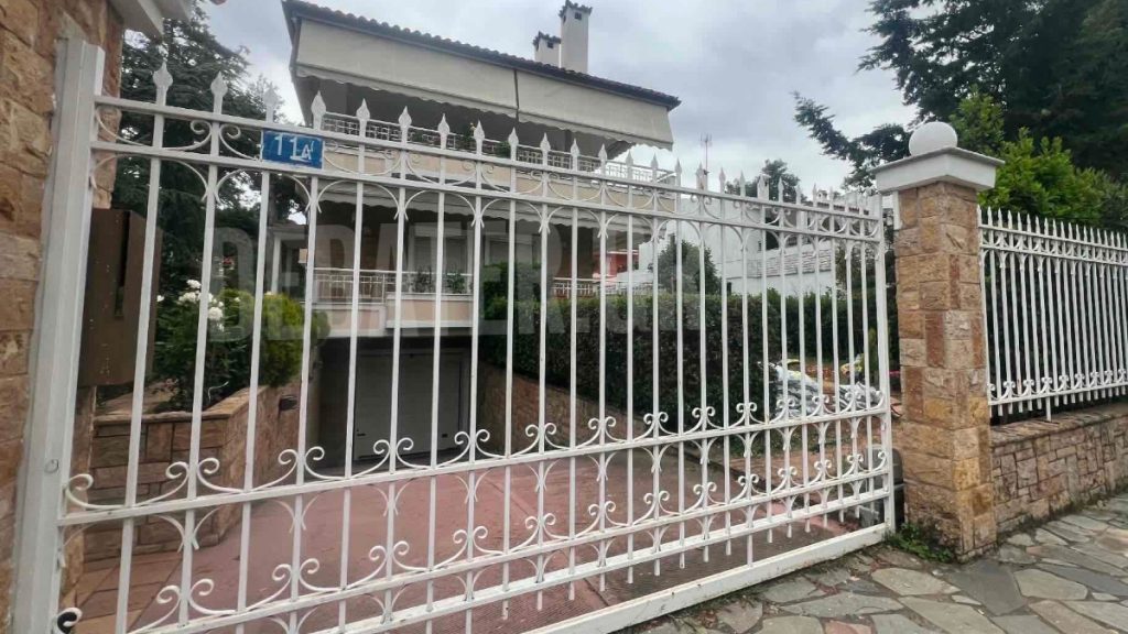 Κηφισιά: “Μπλοκαρίστηκε στο ασανσέρ και έπεσε στο κενό με το αναπηρικό της αμαξίδιο” – Θλίψη για την 85χρονη