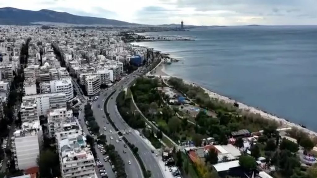 Τρία τα πιθανότερα σενάρια για την πηγή της έντονης οσμή που “έπνιξε” την Αττική – Στο “κάδρο” ο Σαρωνικός