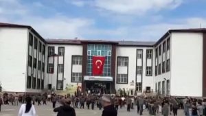 Ισχυρός σεισμός 5,6 Ρίχτερ στη Μαλάτια της Τουρκίας – Πετάχτηκαν στους δρόμους οι πολίτες (βίντεο)
