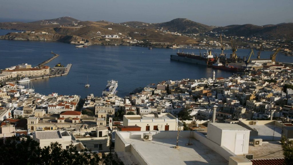 Η Bild εκθειάζει τη Σύρο: “Ελληνικό μυστικό διαμάντι – Θυμίζει περισσότερο Ιταλία παρά Κυκλάδες”