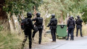 Κρήτη: Πάνω από 20 έφοδοι αστυνομικών σε σπίτια και ποιμνιοστάσια – Αποδομούν οικογένειες-συμμορίες