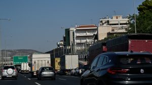 Αττική Οδός: Έπεσε μπετόν από φορτηγό στο ύψος της λεωφόρου Δημοκρατίας – Κυκλοφοριακά προβλήματα