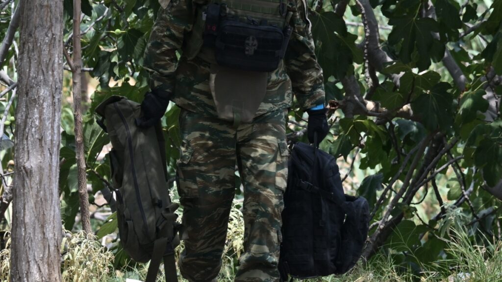 Μαρούσι: Συναγερμός για βλήμα του Β’ Παγκοσμίου Πολέμου που βρέθηκε σε αυλή σπιτιού