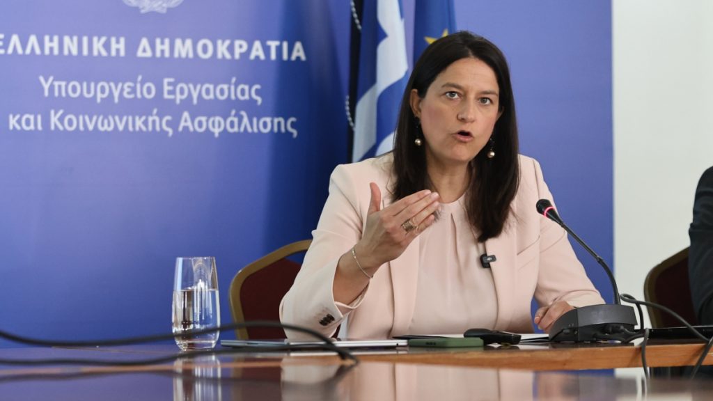 Κεραμέως: “Καμία περικοπή στις συντάξεις χηρείας” – Ποιοι εργαζόμενοι μπαίνουν στα βαρέα και ανθυγιεινά