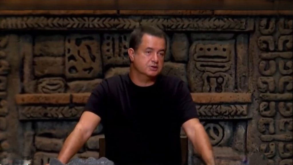 Survivor: Η στιγμή που ο Ατζούν Ιλιτζαλί ανακοινώνει το ατύχημα του Σταύρου Φλώρου στους Τούρκους (vid)