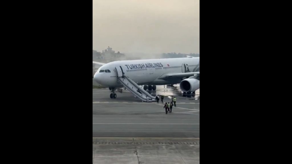 Νεπάλ: Φωτιά σε αεροπλάνο της Turkish Airlines – Αποβιβάστηκαν σώοι οι 288 επιβαίνοντες (βίντεο)