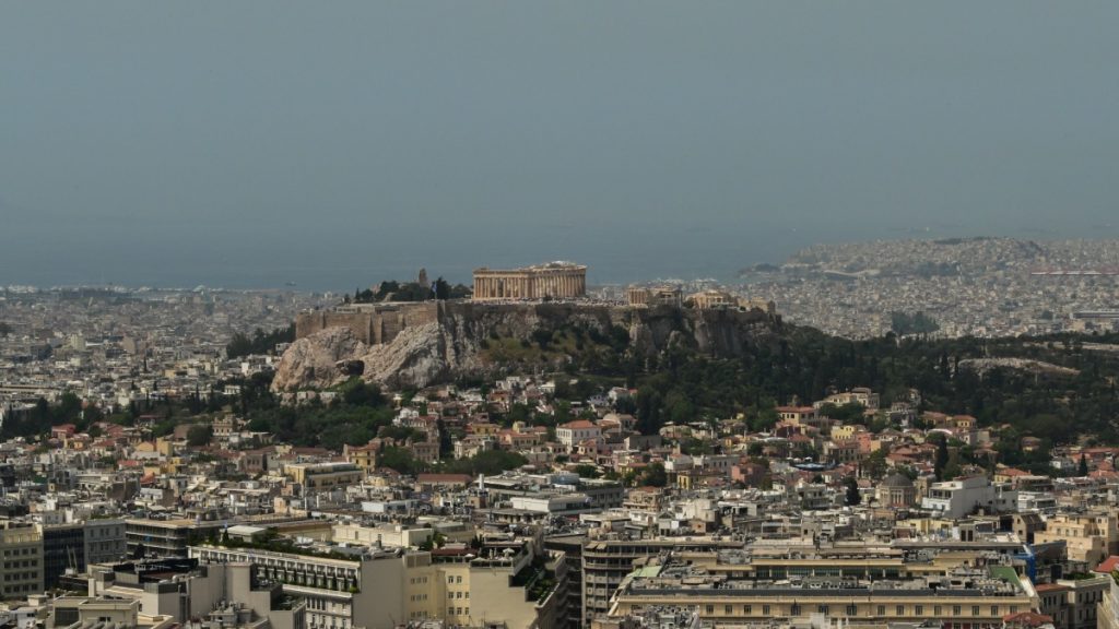 Καιρός: Υποχωρεί σταδιακά το κύμα αφρικανικής σκόνης – Φθινοπωρινό σκηνικό σε Θράκη και Μακεδονία