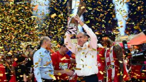 «Τρελάθηκαν» με την κατάκτηση της Euroleague από τον Ολυμπιακό οι αδερφοί Αγγελόπουλοι (Φωτογραφίες)