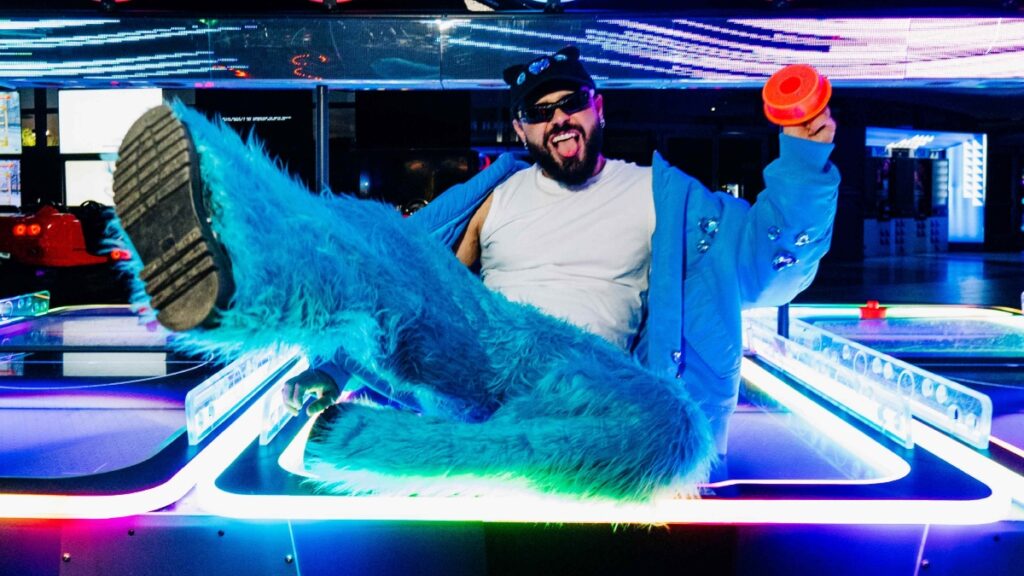 «PARTO»: Ο Akylas παρουσιάζει το εντυπωσιακό video clip για το νέο τραγούδι του που θα συζητηθεί (vid)
