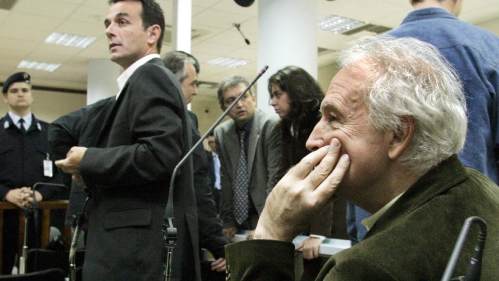 Αλέξανδρος Γιωτόπουλος: Αποφυλακίστηκε με περιοριστικούς όρους ο αρχηγός της 17 Νοέμβρη – Είχε καταδικαστεί σε 17 φορές ισόβια