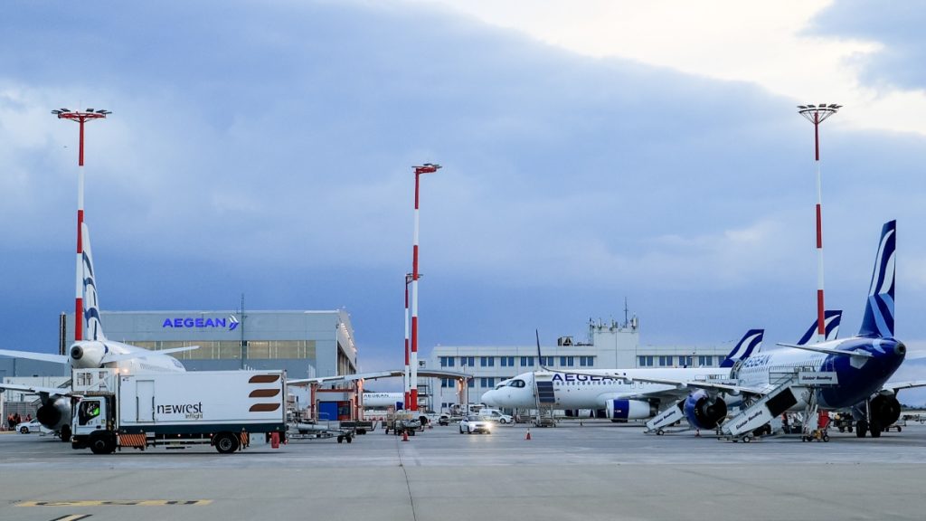 “Ελευθέριος Βενιζέλος”: Τα 25 χρόνια του Διεθνούς Αερολιμένα Αθηνών και οι επτά μεγάλες κρίσεις – 34 εκατ. επιβάτες το 2025