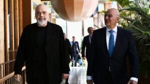 Επίσκεψη Δένδια στην Αλβανία: «Να συμφωνήσουμε σε μια κοινή ανάγνωση των γεωπολιτικών προκλήσεων»