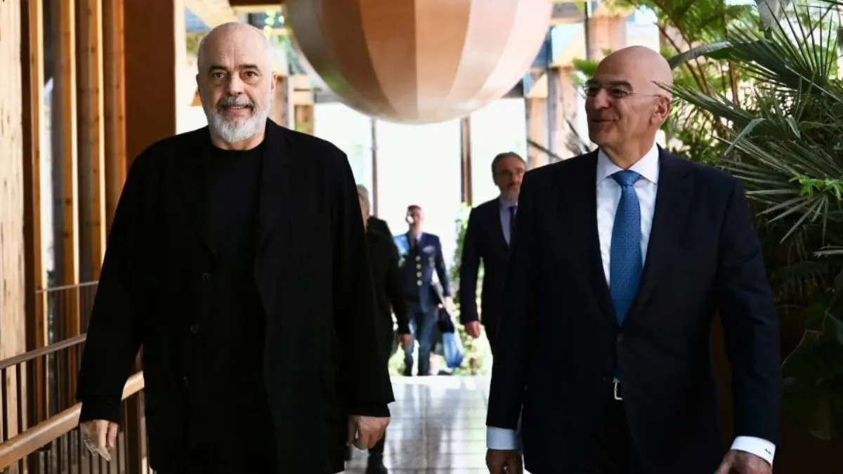 Επίσκεψη Δένδια στην Αλβανία: «Να συμφωνήσουμε σε μια κοινή ανάγνωση των γεωπολιτικών προκλήσεων»