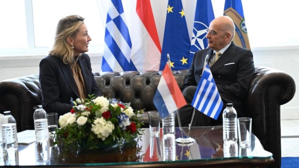 Συνάντηση Δένδια με την πρέσβη της Νορβηγίας Χάριετ Μπεργκ