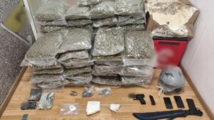 Σύλληψη 25χρονου για καλλιέργεια και διακίνηση κάνναβης στην Αττική – Κατασχέθηκαν πάνω από 76 κιλά (βίντεο + εικόνα)