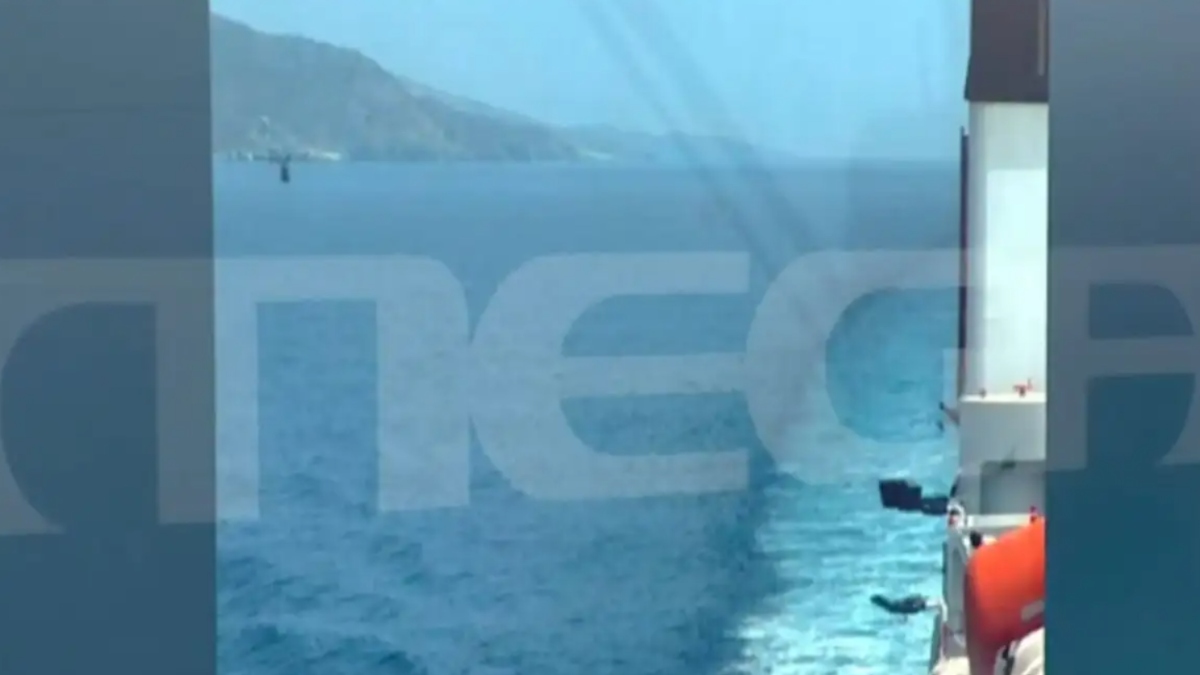 Θρίλερ στο Αιγαίο: Ελικόπτερο παρενόχλησε πλοίο της γραμμής ανάμεσα σε Άνδρο και Μύκονο