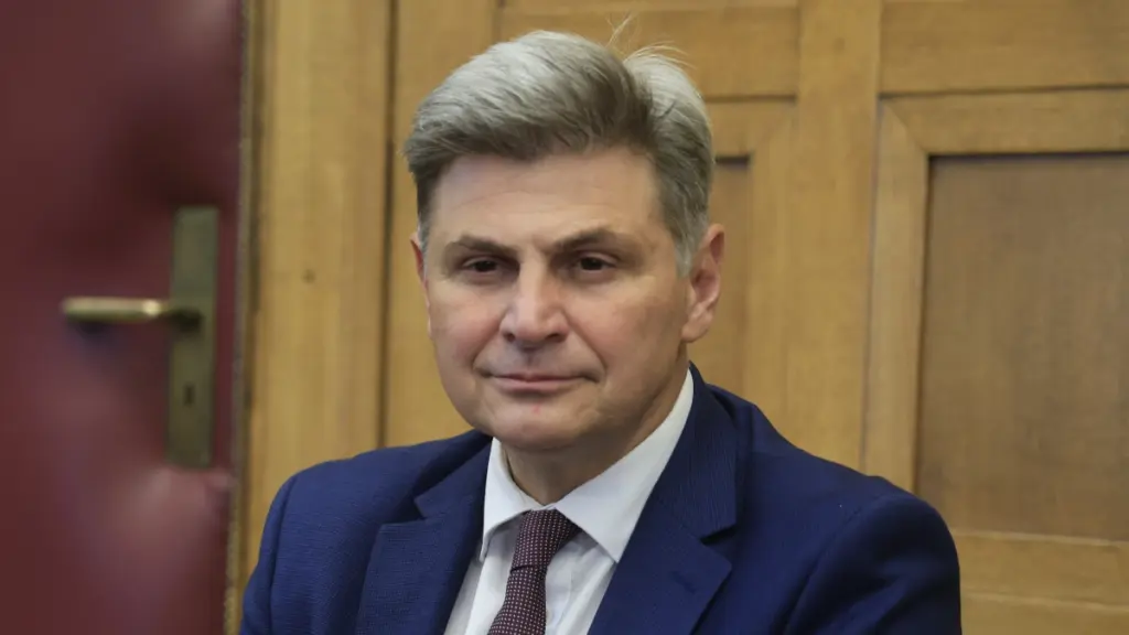 Φαραντούρης: “Ο ΣΥΡΙΖΑ άλλαξε 3 αρχηγούς –  Εγώ δεν άλλαξα τις θέσεις μου”