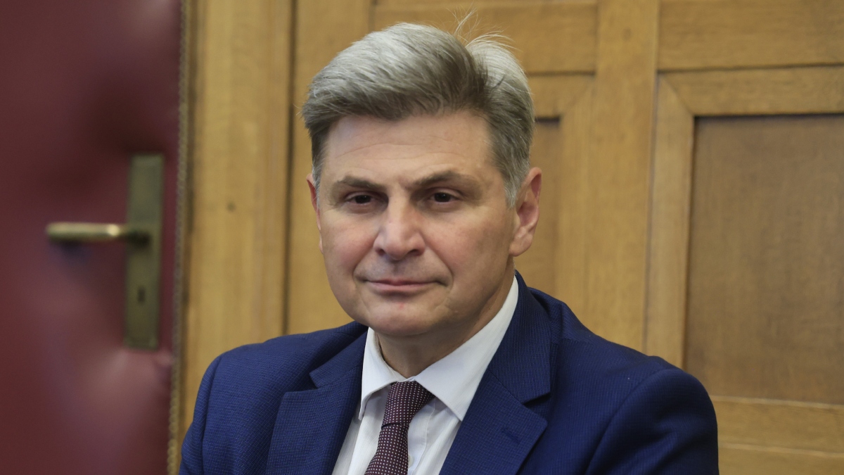 Φαραντούρης: “Ο ΣΥΡΙΖΑ άλλαξε 3 αρχηγούς –  Εγώ δεν άλλαξα τις θέσεις μου”