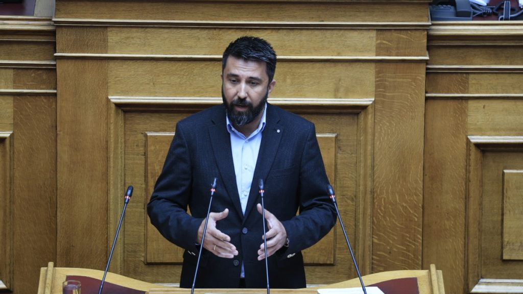Ανεξαρτητοποιήθηκε από τη Νέα Αριστερά ο βουλευτής Φερχάτ Οζγκιούρ