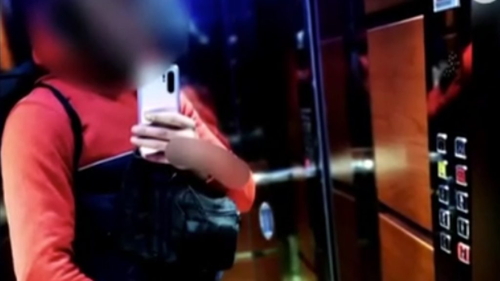 Νέα Φιλαδέλφεια: Συγκλονίζει η μητέρα του 17χρονου με αυτισμό που ξυλοκοπήθηκε άγρια – «Αντίκρισα τα παιδιά μου να αιμορραγούν»