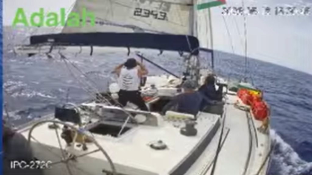 Σε εξέλιξη η αναχαίτιση του στολίσκου για τη Γάζα – Ρεσάλτο των IDF σε πλοίο (βίντεο)